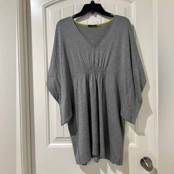 Josie Natori gray/yellow Kimono sleeves v neck Top size Medium - Picture 2 of 7